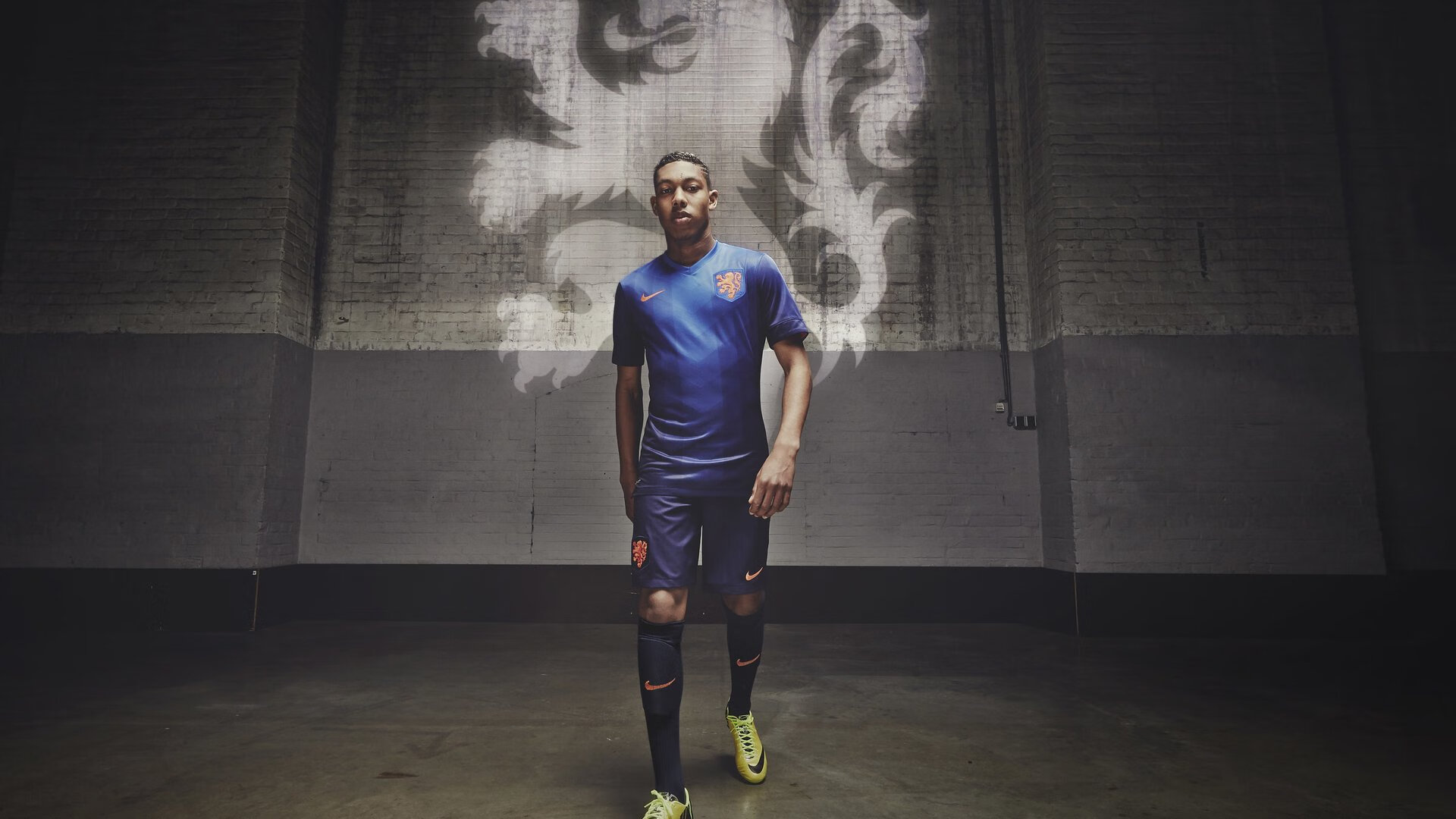 西班牙训练细节曝光,技战术高度执行,西班牙战术图解